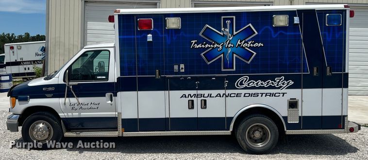 image for item JX9291 2001 Ford E450 Super Duty  ambulance