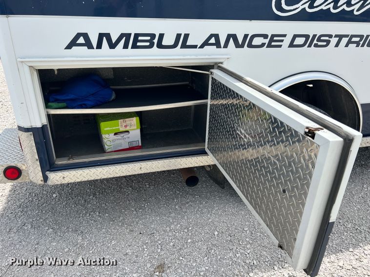 image for item JX9291 2001 Ford E450 Super Duty  ambulance