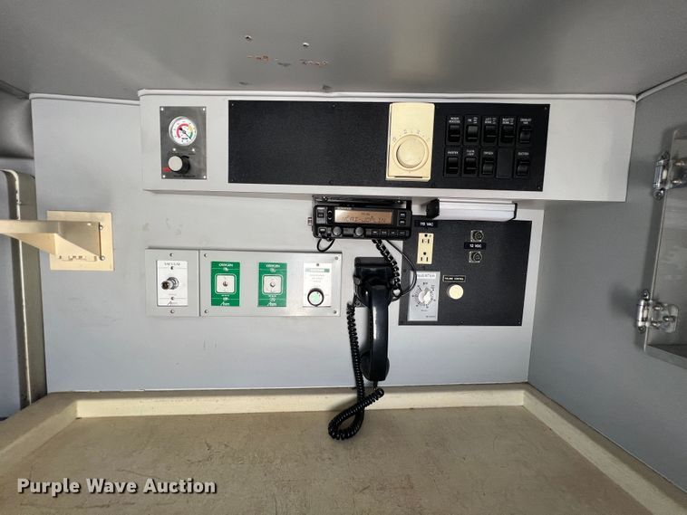 image for item JX9291 2001 Ford E450 Super Duty  ambulance