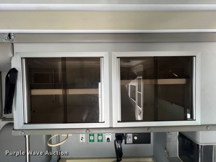 image for item JX9291 2001 Ford E450 Super Duty  ambulance