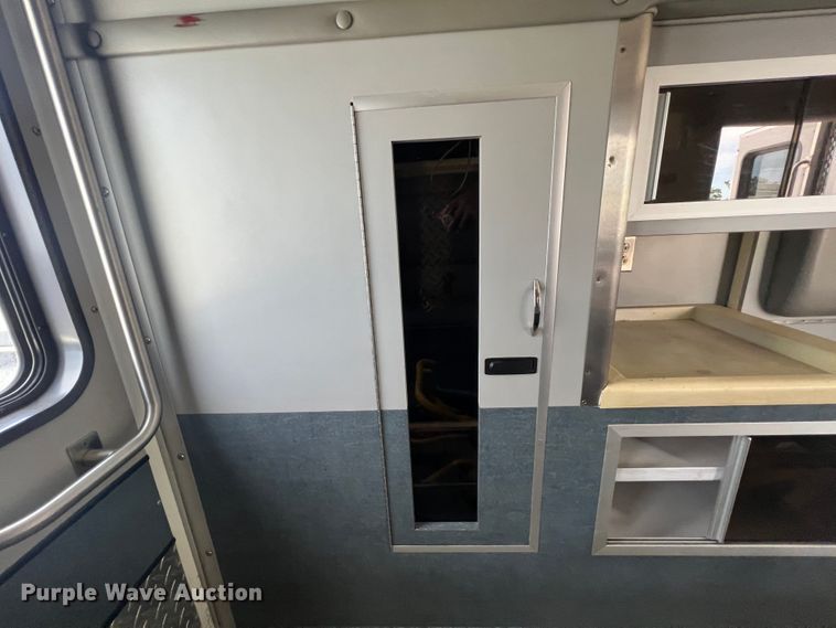 image for item JX9291 2001 Ford E450 Super Duty  ambulance