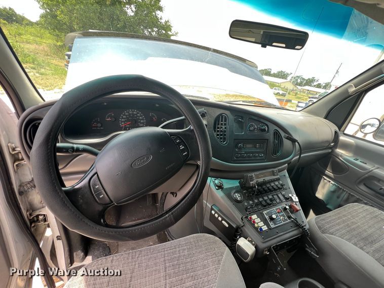 image for item JX9291 2001 Ford E450 Super Duty  ambulance