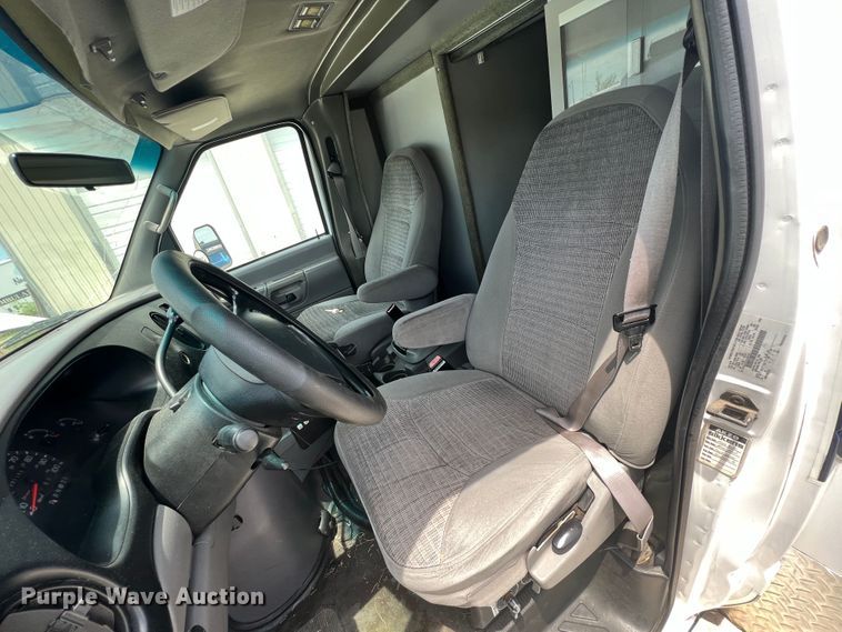 image for item JX9291 2001 Ford E450 Super Duty  ambulance