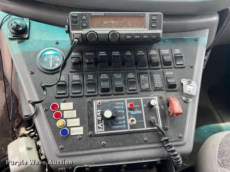 image for item JX9291 2001 Ford E450 Super Duty  ambulance