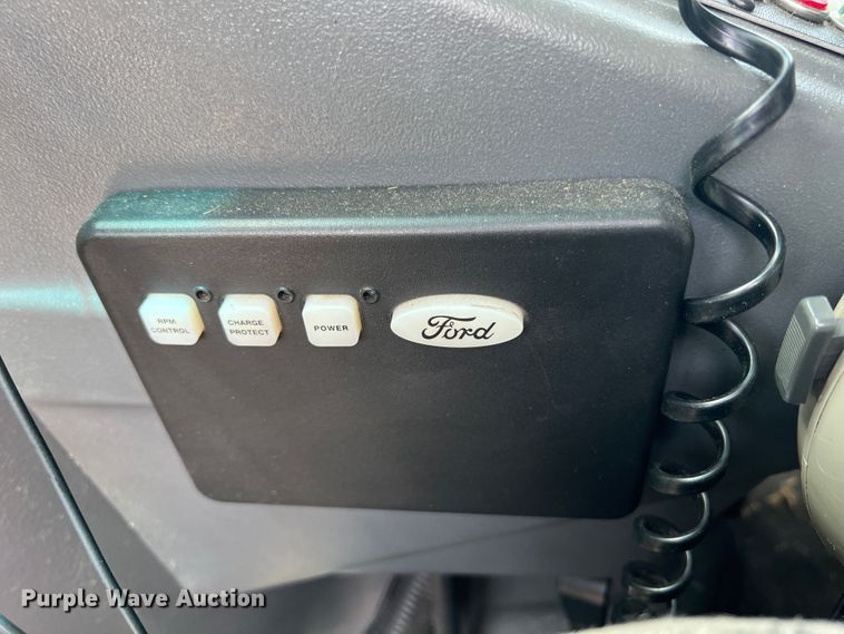 image for item JX9291 2001 Ford E450 Super Duty  ambulance