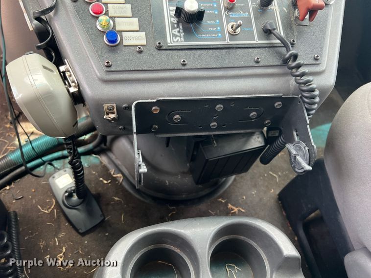 image for item JX9291 2001 Ford E450 Super Duty  ambulance