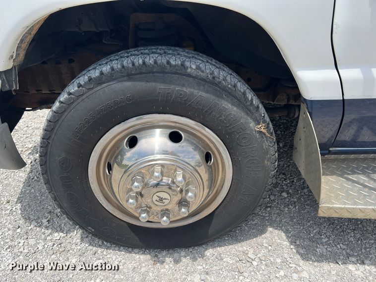 image for item JX9291 2001 Ford E450 Super Duty  ambulance