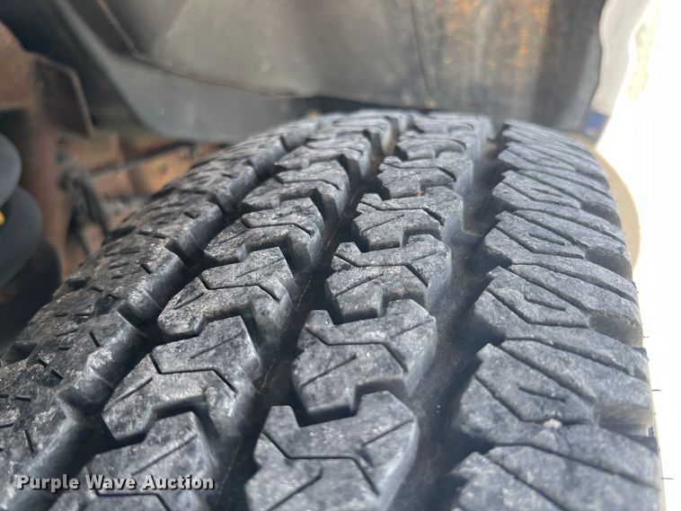 image for item JX9291 2001 Ford E450 Super Duty  ambulance