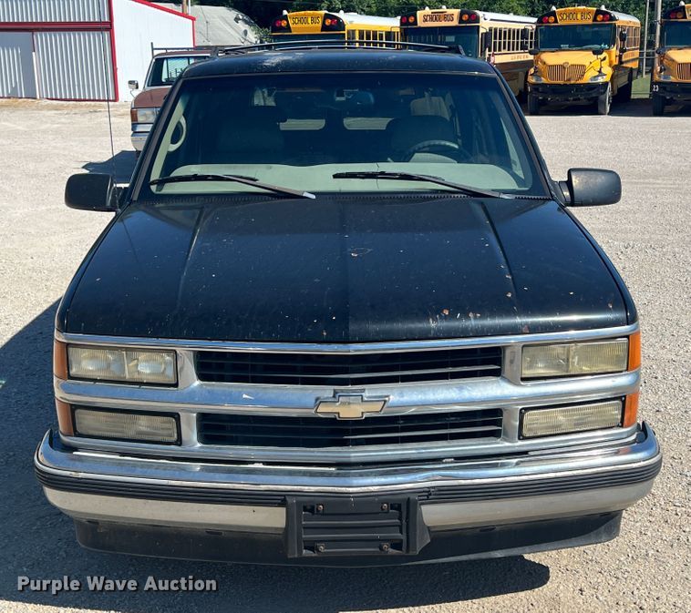 image for item JX9298 1999 Chevrolet Suburban 1500  SUV