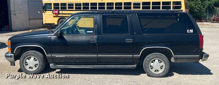 image for item JX9298 1999 Chevrolet Suburban 1500  SUV