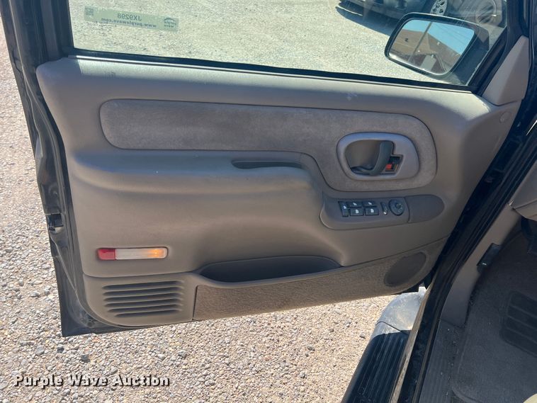image for item JX9298 1999 Chevrolet Suburban 1500  SUV