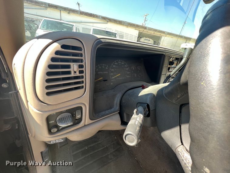 image for item JX9298 1999 Chevrolet Suburban 1500  SUV