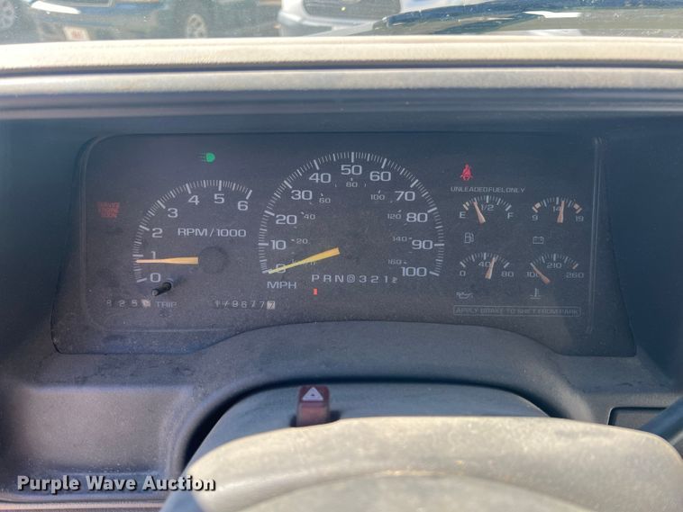 image for item JX9298 1999 Chevrolet Suburban 1500  SUV