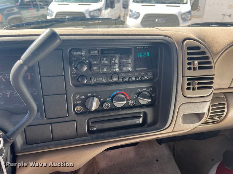 image for item JX9298 1999 Chevrolet Suburban 1500  SUV