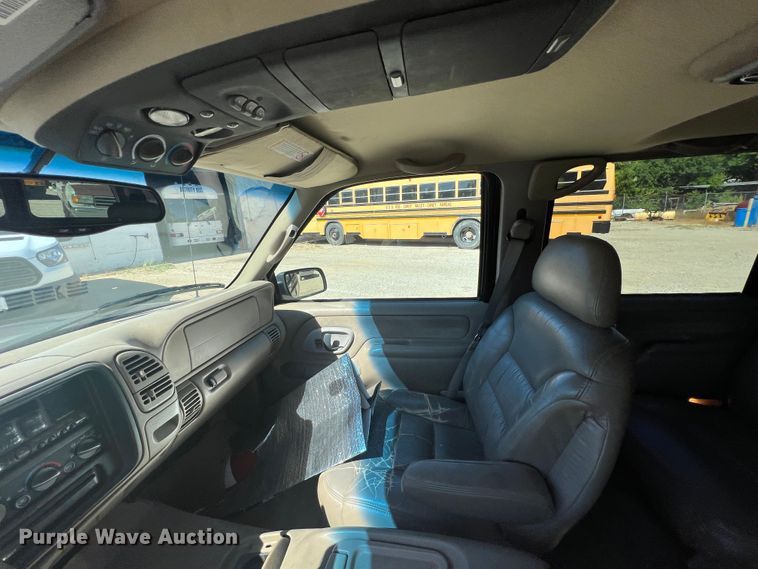 image for item JX9298 1999 Chevrolet Suburban 1500  SUV