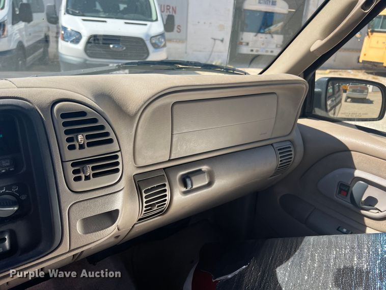 image for item JX9298 1999 Chevrolet Suburban 1500  SUV
