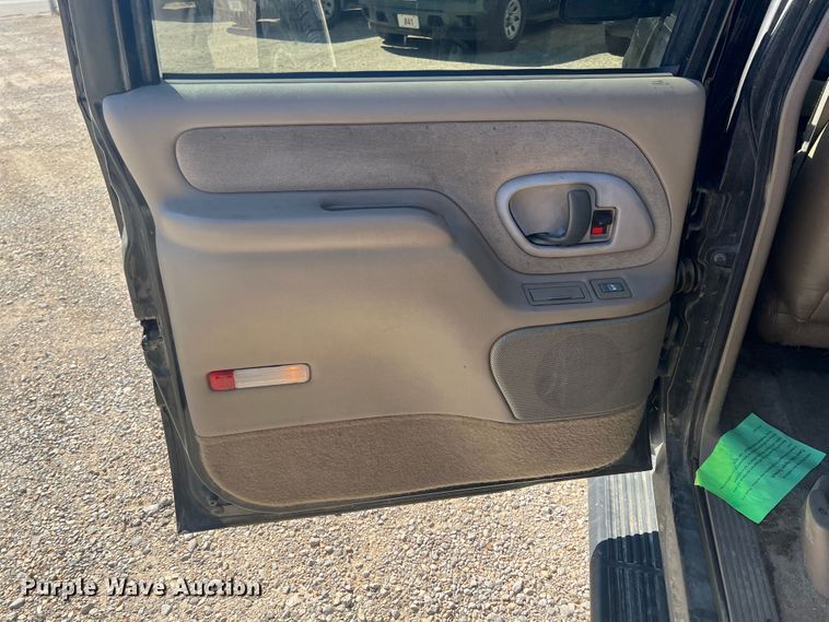 image for item JX9298 1999 Chevrolet Suburban 1500  SUV