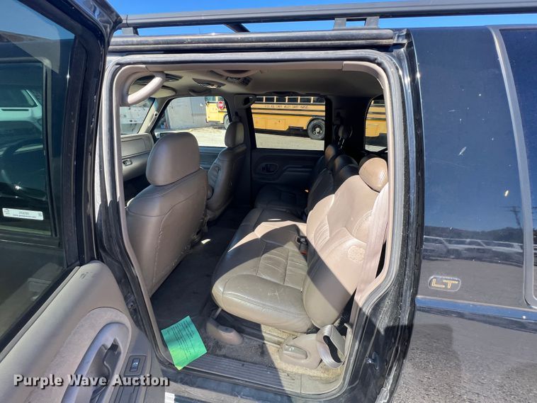 image for item JX9298 1999 Chevrolet Suburban 1500  SUV
