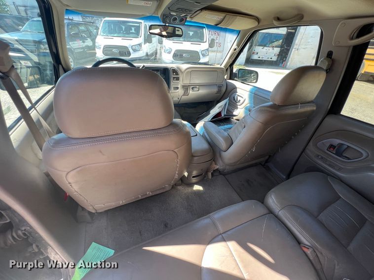 image for item JX9298 1999 Chevrolet Suburban 1500  SUV