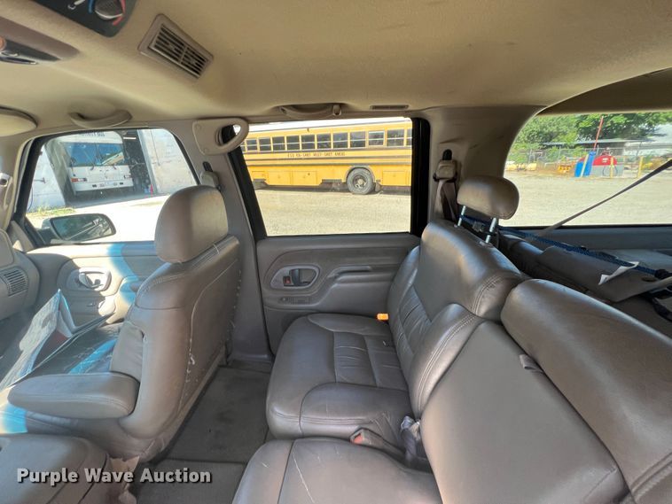 image for item JX9298 1999 Chevrolet Suburban 1500  SUV
