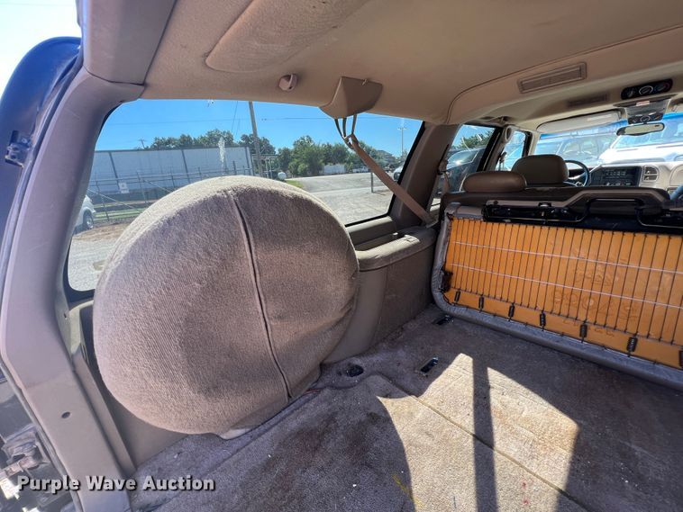 image for item JX9298 1999 Chevrolet Suburban 1500  SUV