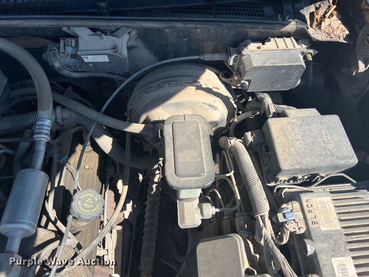 image for item JX9298 1999 Chevrolet Suburban 1500  SUV