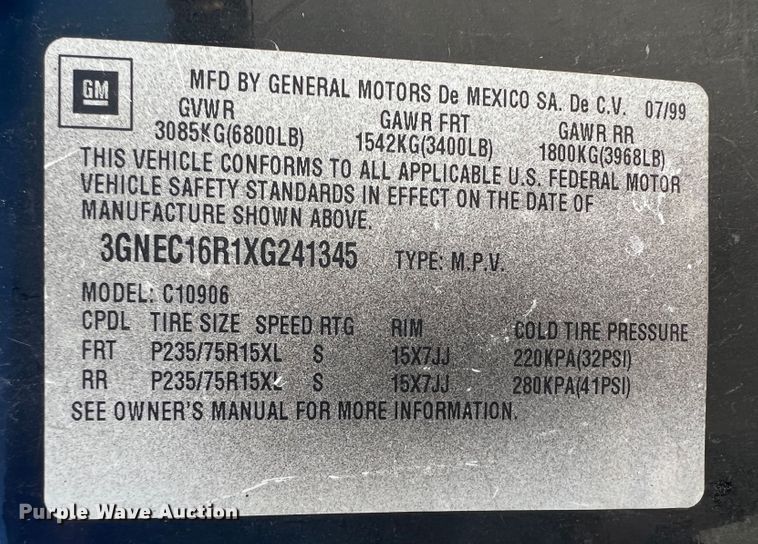 image for item JX9298 1999 Chevrolet Suburban 1500  SUV