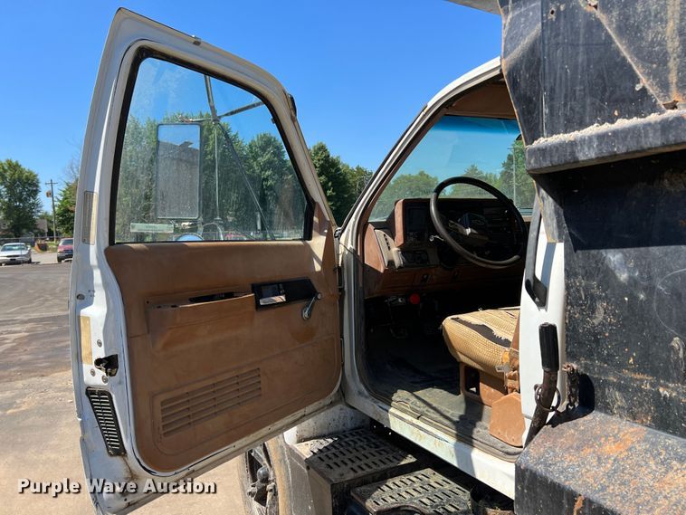 image for item JX9314 1991 Chevrolet Kodiak C5500  dump truck