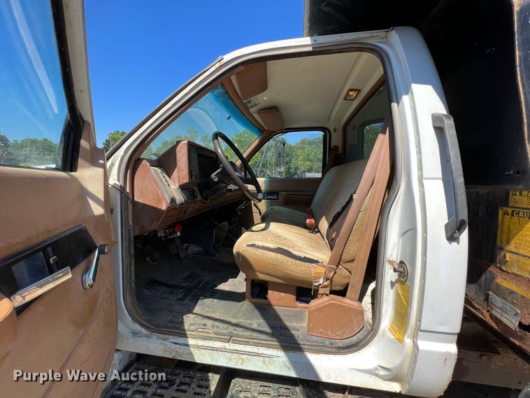 image for item JX9314 1991 Chevrolet Kodiak C5500  dump truck