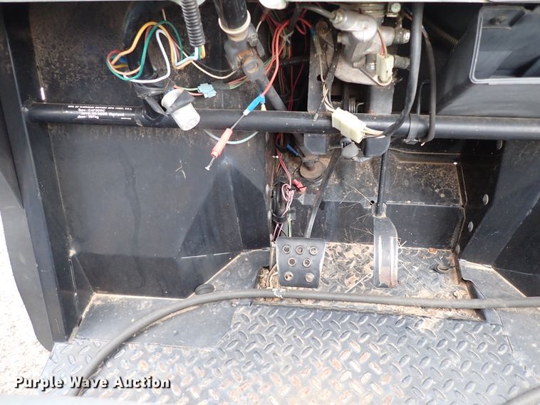 image for item KR9687 2000 Kawasaki Mule  utility vehicle