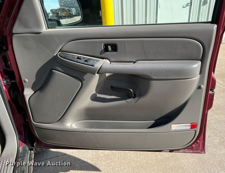 image for item LI9350 2006 Chevrolet Suburban  SUV