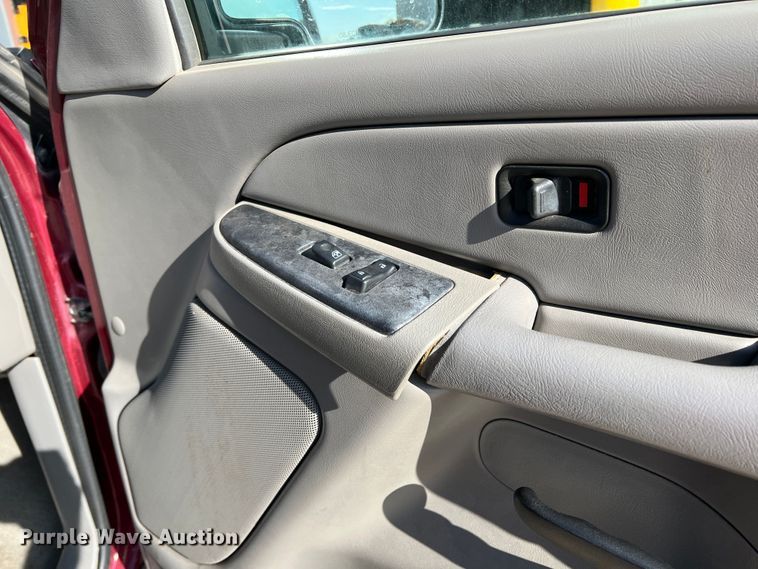 image for item LI9350 2006 Chevrolet Suburban  SUV