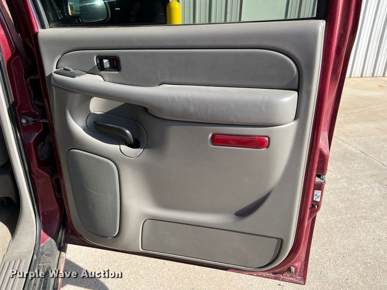 image for item LI9350 2006 Chevrolet Suburban  SUV