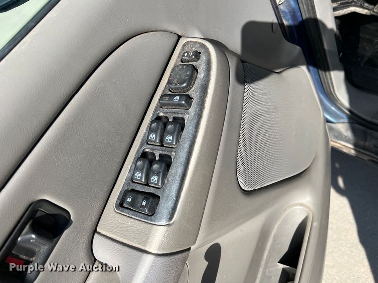 image for item LI9351 2006 Chevrolet Suburban  SUV