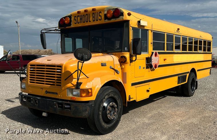 image for item LI9355 1999 International 3800  school bus