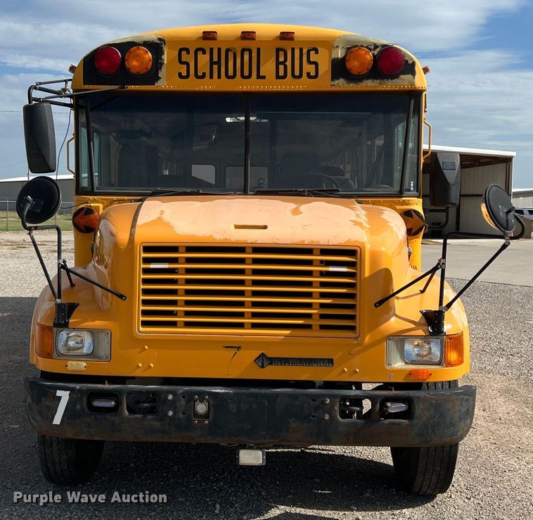 image for item LI9355 1999 International 3800  school bus