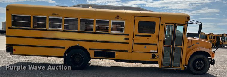 image for item LI9355 1999 International 3800  school bus