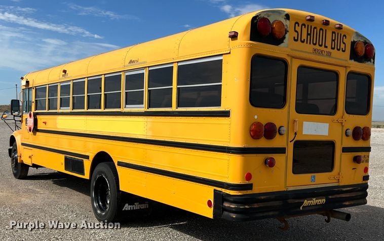 image for item LI9355 1999 International 3800  school bus