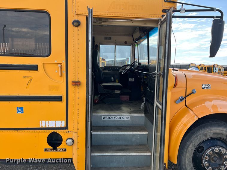 image for item LI9355 1999 International 3800  school bus