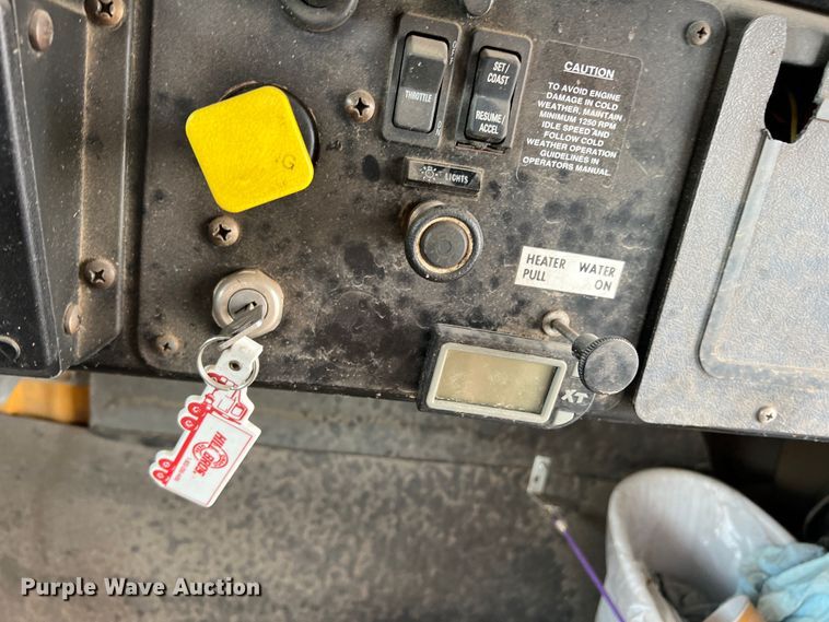 image for item LI9355 1999 International 3800  school bus