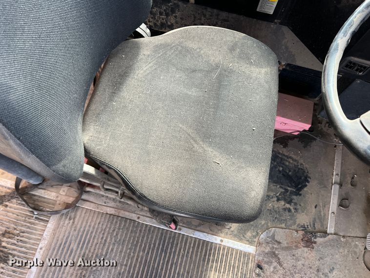 image for item LI9355 1999 International 3800  school bus