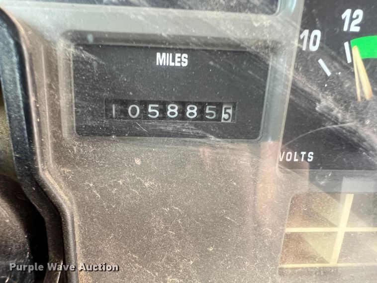 image for item LI9355 1999 International 3800  school bus