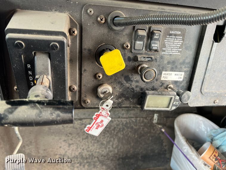 image for item LI9355 1999 International 3800  school bus