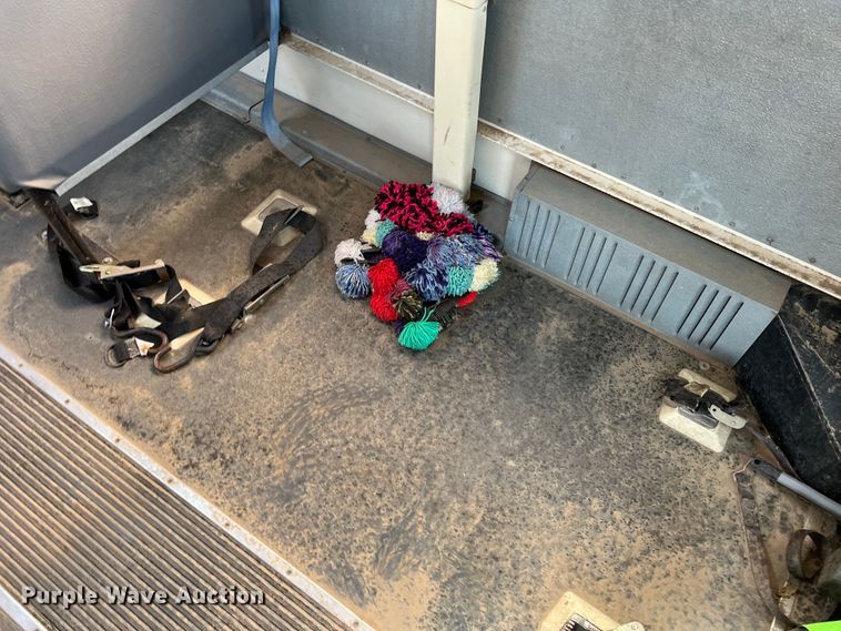 image for item LI9355 1999 International 3800  school bus