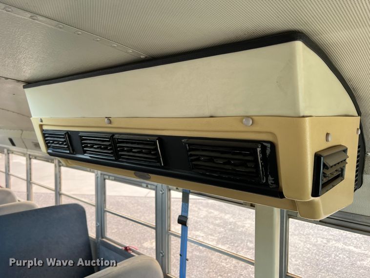 image for item LI9355 1999 International 3800  school bus