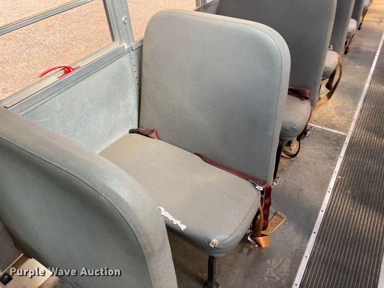 image for item LI9355 1999 International 3800  school bus