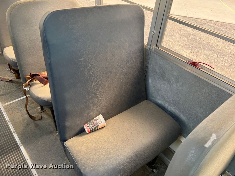 image for item LI9355 1999 International 3800  school bus