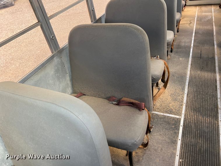 image for item LI9355 1999 International 3800  school bus