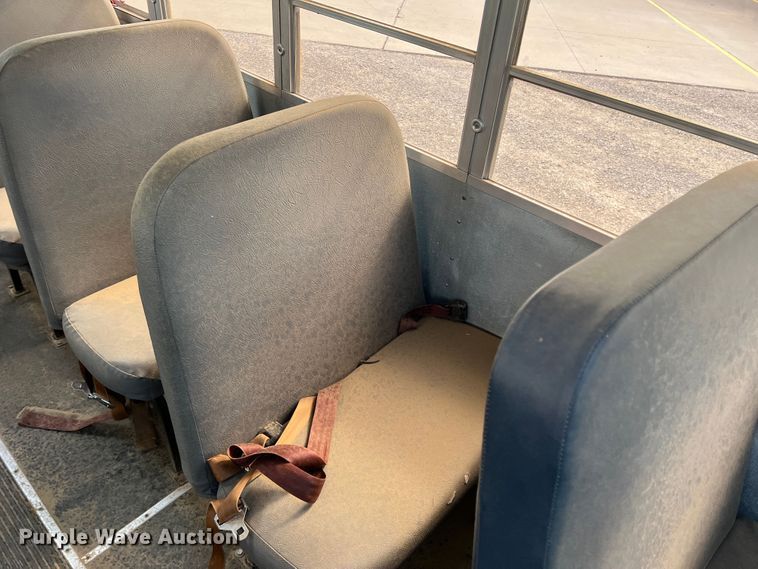 image for item LI9355 1999 International 3800  school bus