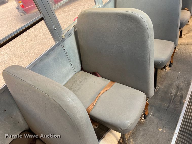 image for item LI9355 1999 International 3800  school bus